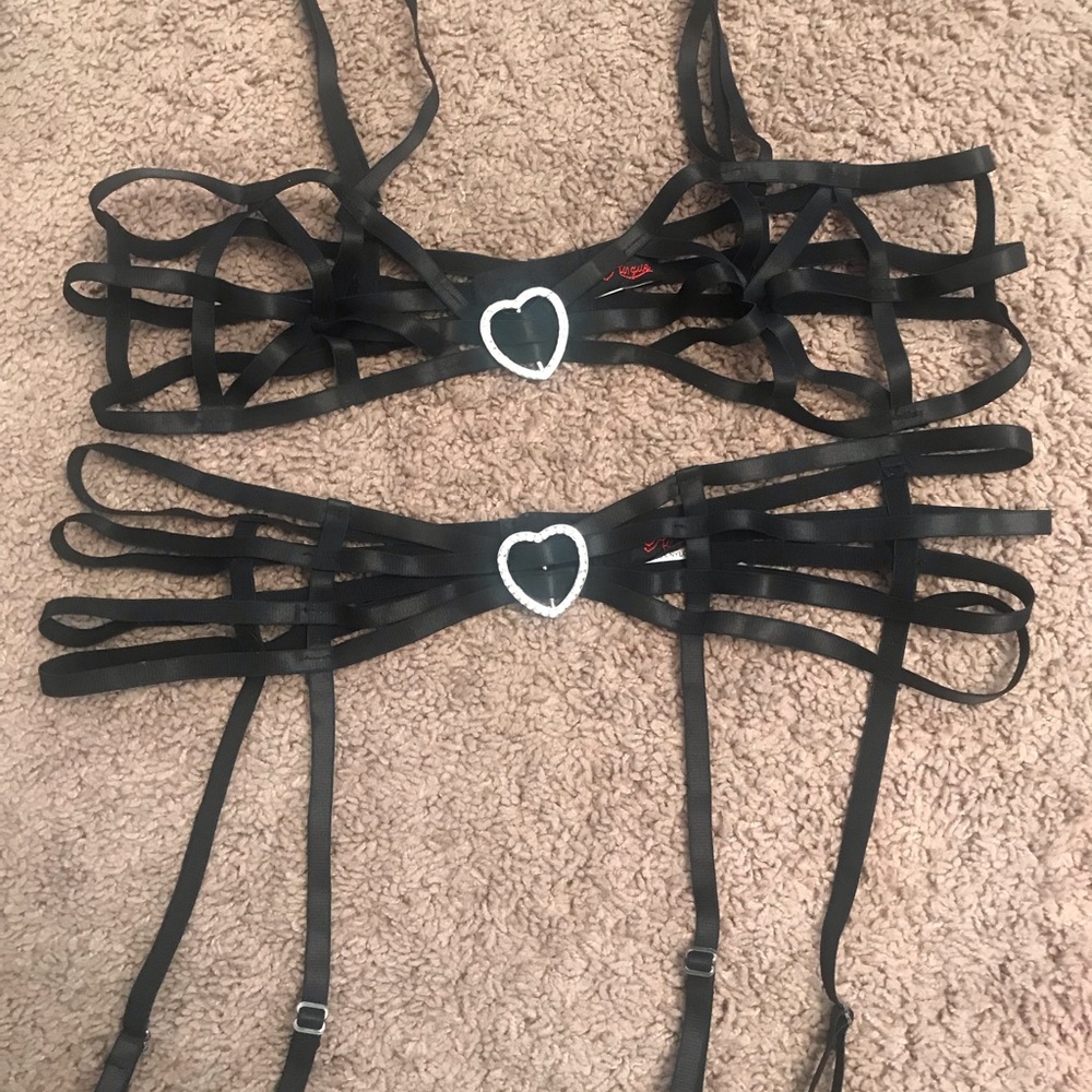 Bra and garter set